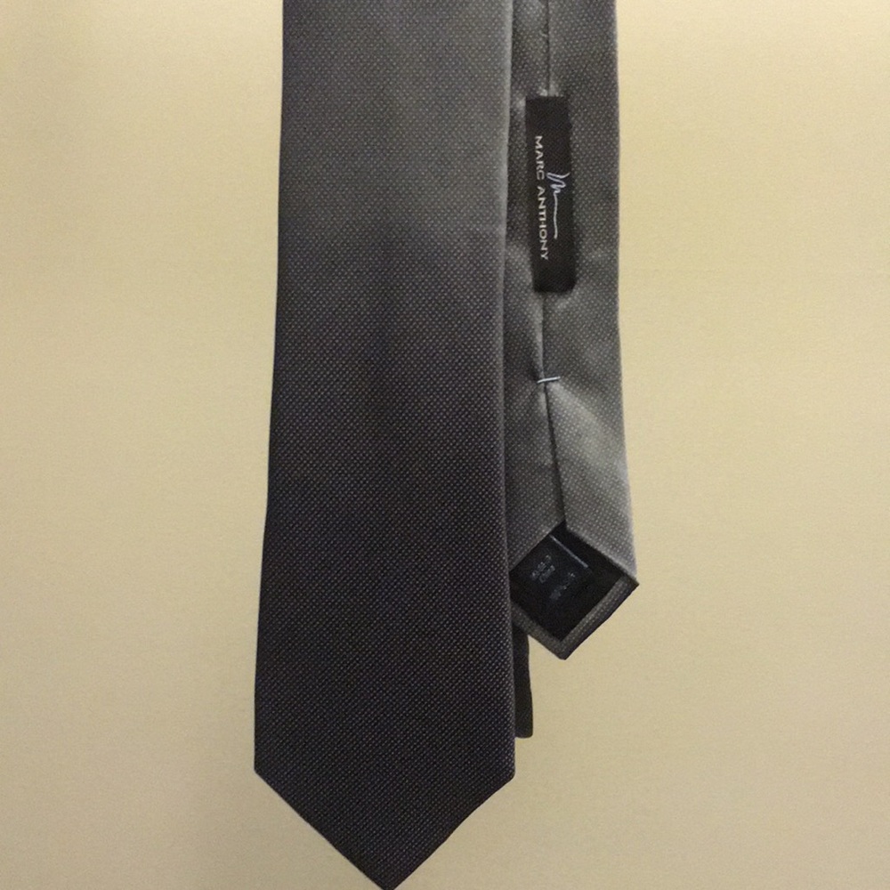 Marc Anthony Gradient Tie - Picture 2 of 2